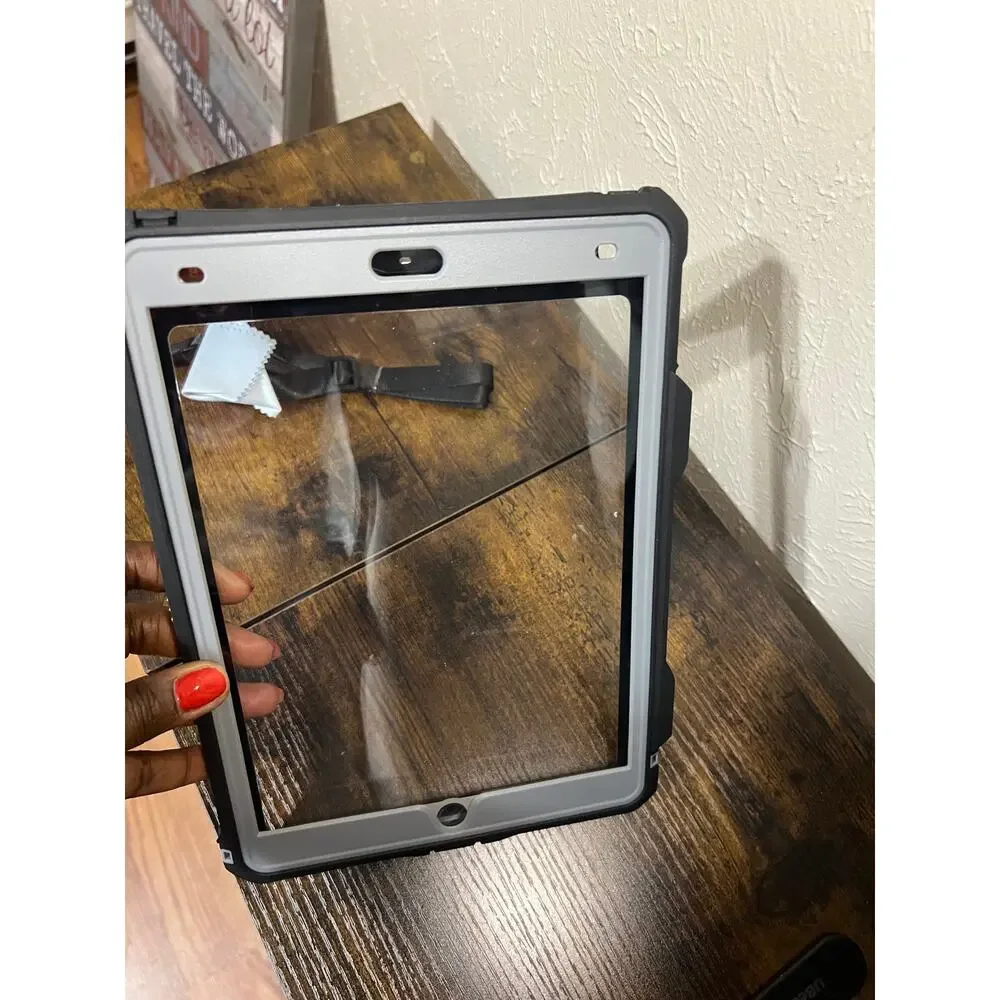 MRUOZRUI 10.2 Waterproof Case Compatible With IPad 9th 8th 7th Generation-Black
